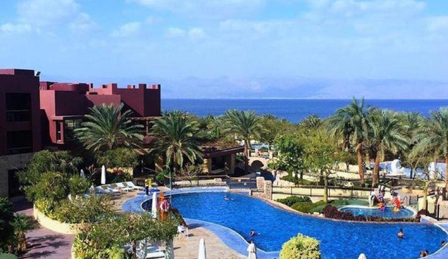 Gorgeous Pool View Apartment - Tala Bay Resort, Aqaba للعائلات و كبلز فقط