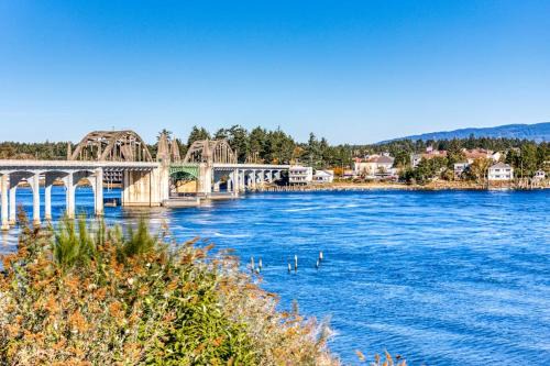Gorgeous riverfront rental with excellent views & large private deck