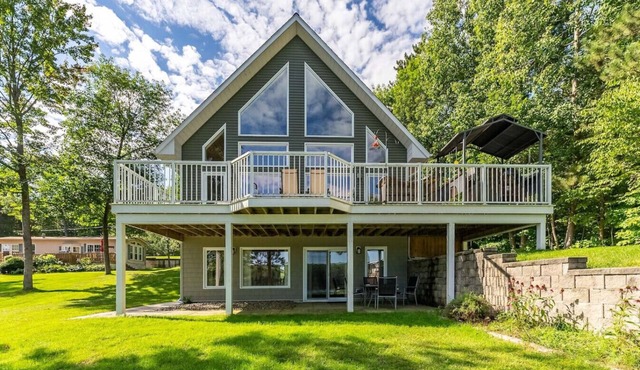 Gorgeous Round Lake 4 Season Waterfront Lake House