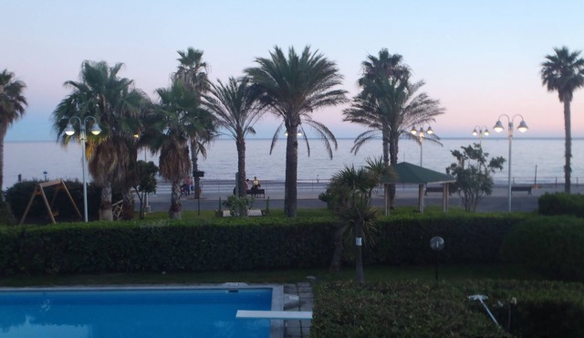 Gorgeous sea-front oasis of quietness and beauty