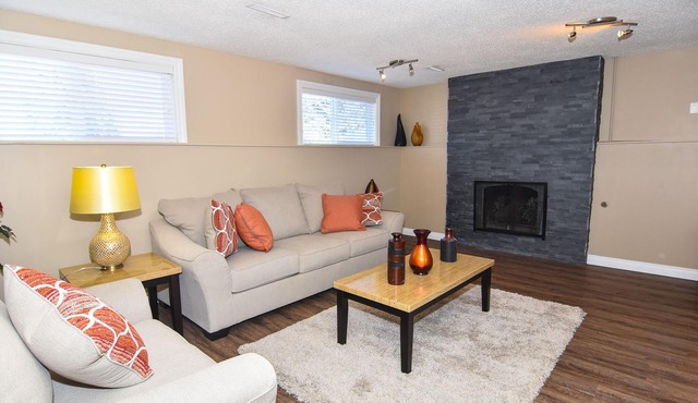 GORGEOUS, SPACIOUS, 6BDRS, 3.5BATHS, AC, CLS TO LRT, GROCERIES, MINS TO D/TOWN