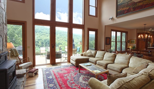 Gorgeous, spacious home overlooking a beautiful vista Perfect for ALL SEASONS