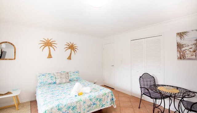 GORGEOUS STUDIO + 100M TO BEACH + POOL