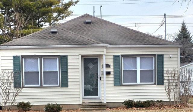 Gorgeous Updated 2-Bedroom Cottage Near Mount Mary University & Mayfair Mall