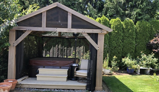 Gorgeous upscale home with hot tub & lovely garden.