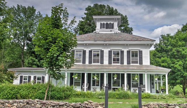 Gorgeous Victorian-Style House w/Hilltop Pool!