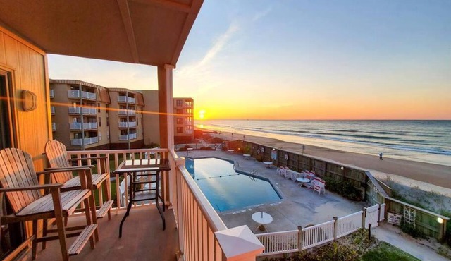 Gorgeous views, Oceanfront, Pool,The Driftwood!