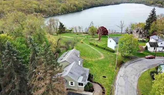 Gorgeous view Walton Lake! Enjoy Relaxing stay.