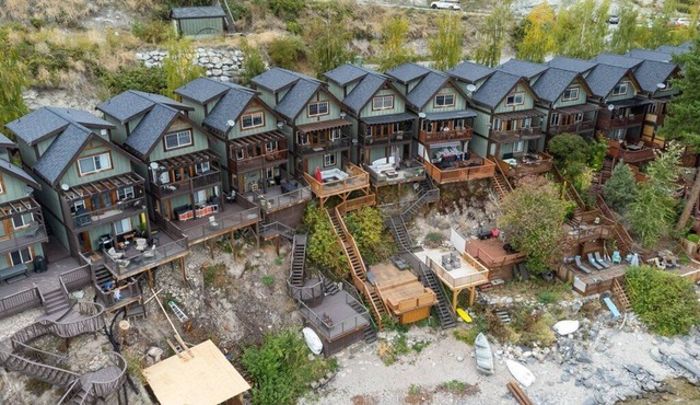 Gorgeous Waterfront cottage in sunny West Kelowna on Okanagan lake