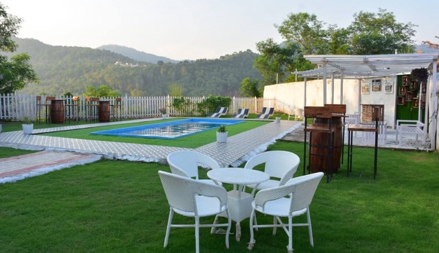 Goroomgo Treeiose Resort Baddi