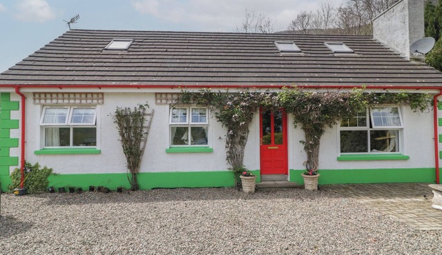 GORTIN COTTAGE, family friendly, with open fire in Glenariff