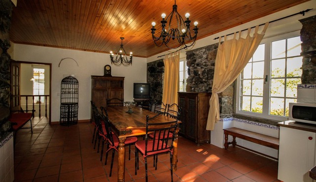 Gouveia Cottage. Barbecue, Lounge, WiFi