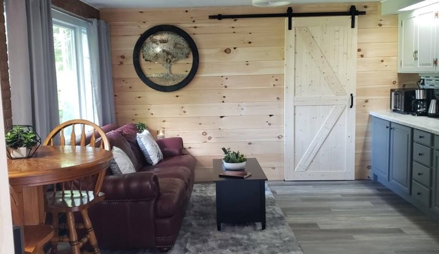 Grace Manor-secluded apartment on private estate. 1 Mile from all conveniences.