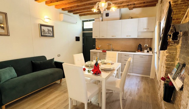 Graceful Venice Barnaba Suite by Ca-Sa Check