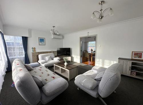 Gracious 3 Bdrm House in Chartwell