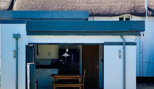 Grade II Listed Modernised Thatched Cottage