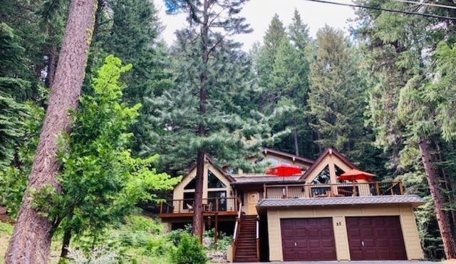 Graeagle house in the trees perfect location with bonus game room!