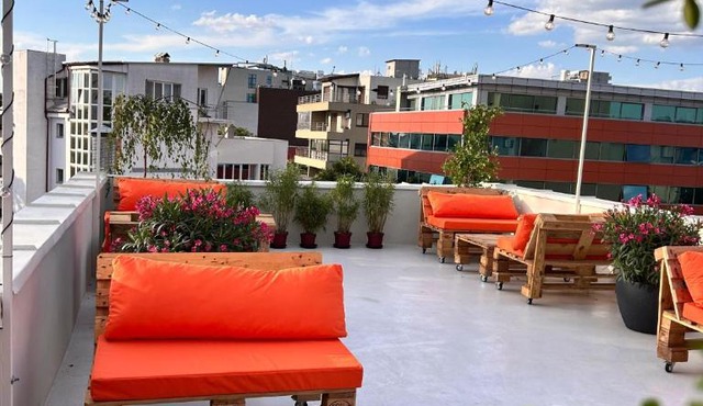 Graffiti Hotel Rooftop - Central Location