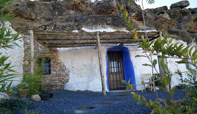Granado Cave in the Balcones de Piedad complex. Guadix-Granada. For 5 PAX