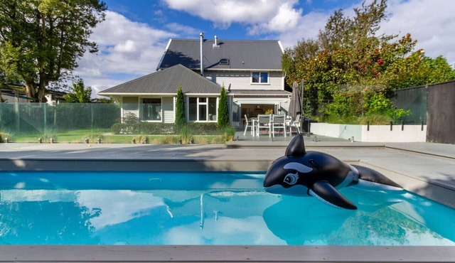 Grand 5 Bedroom Villa in Fendalton Heated Pool