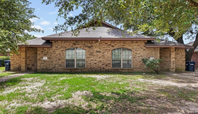 Grand Azalea Family Home