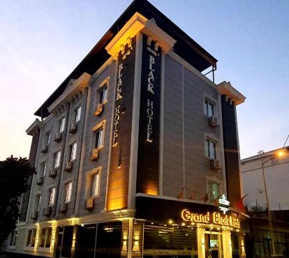 Grand Black Hotel