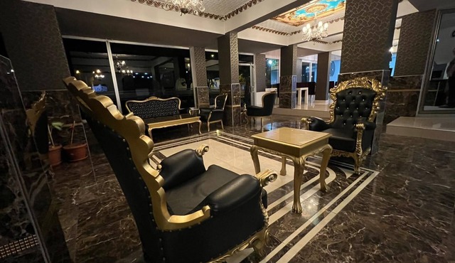 Grand Black Hotel