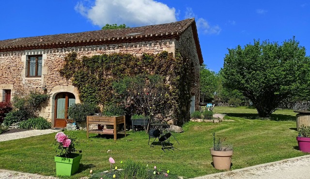 "Grand Cahors - Family gîte for 6 people with swimming pool and paddling pool