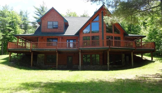 Grand Ebs View Lodge, Ultimate Log Luxury, Stunning Views, Hot Tub & Sauna, EV Charger, 3D Tour