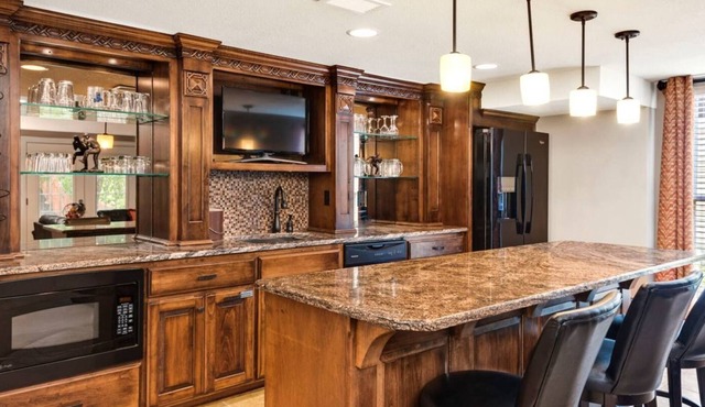 Grand Entertainer w/ Cinema⭐️Deck⭐️Bar⭐️Fire Pit⭐️