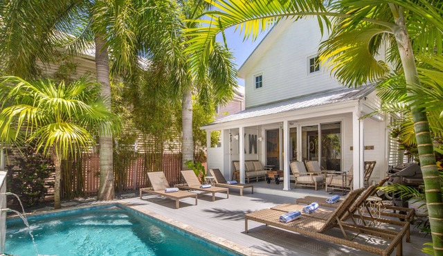~ GRAND MAISON ~ Spacious home on Duval St with pool and 4 ensuite bedrooms.