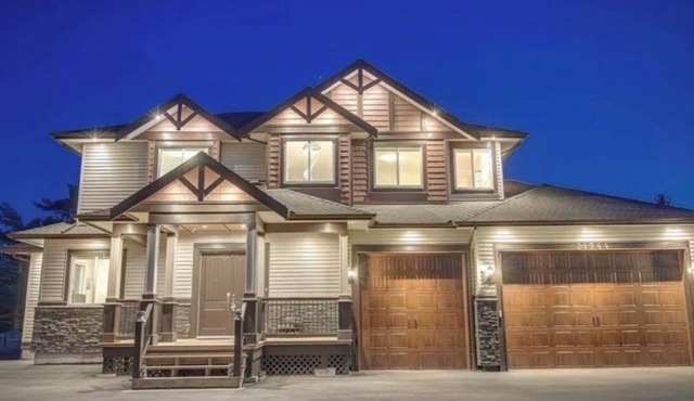 Grand Maple Ridge Retreat: 4BR & 4.5BA