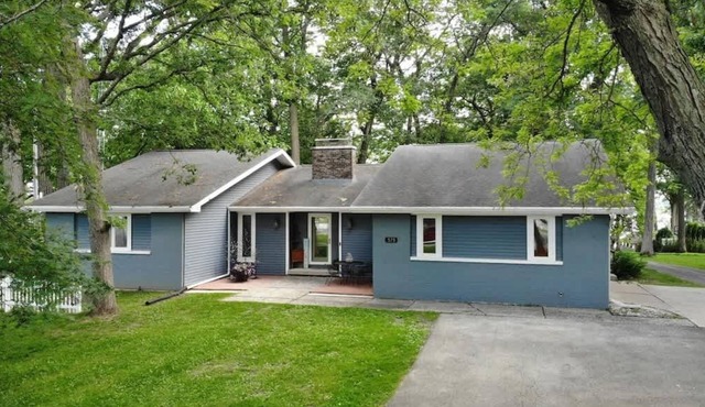 Grand Oaks Lake House