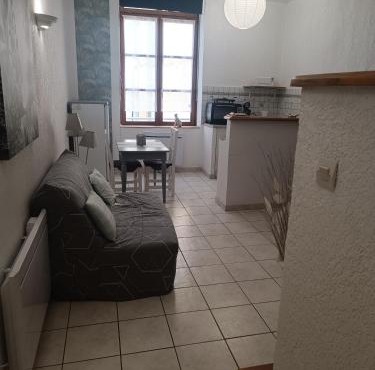 Grand Studio meublé chez COCO
