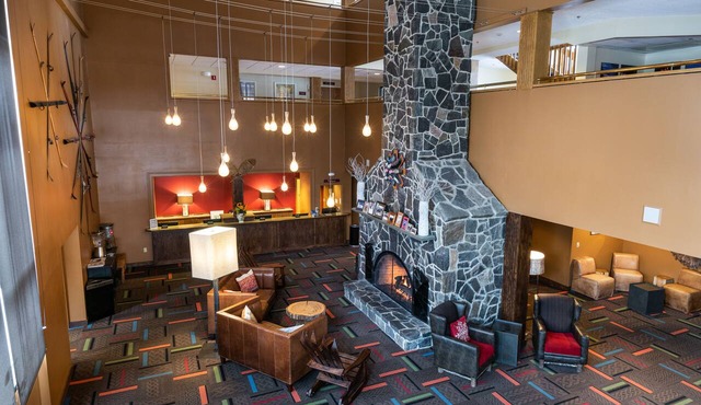 Grand Summit Hotel