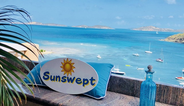 Grande Bay SUNSWEPT Studio, Waterfront, Great Views and Reviews!