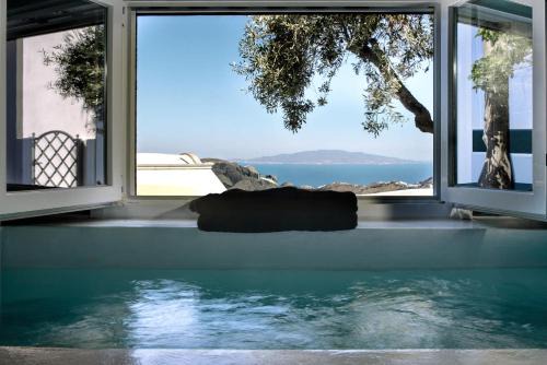 Grande Studio with Jacuzzi Nea Premium Residences