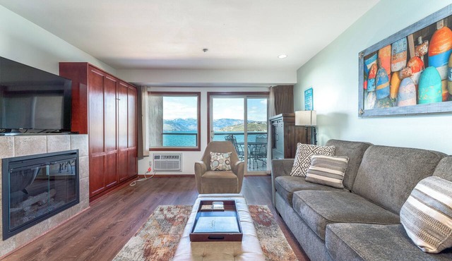 Grandview 523 Waterfront condo on Lake Chelan