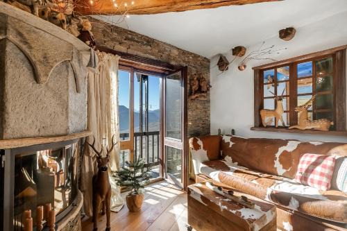 Grange Romantic Retreat Mountain View - Happy Rentals