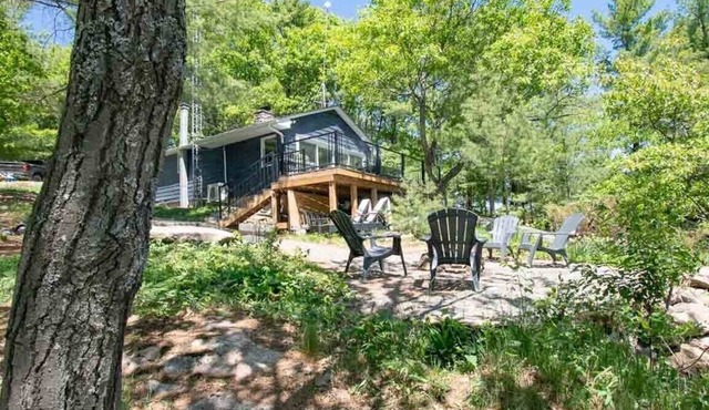 Granite Point - Stunning Muskoka Cottage w/ Dock, Kayaks & Great Swimming!