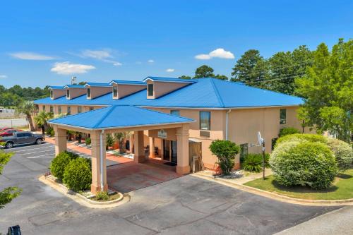 Gray Inn & Suites