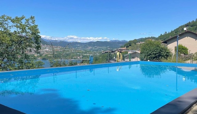 Grazioso appartamento con vista spettacolare sul lago