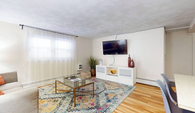 Great 1 bed close to Longwd Med, Fenway, parkng