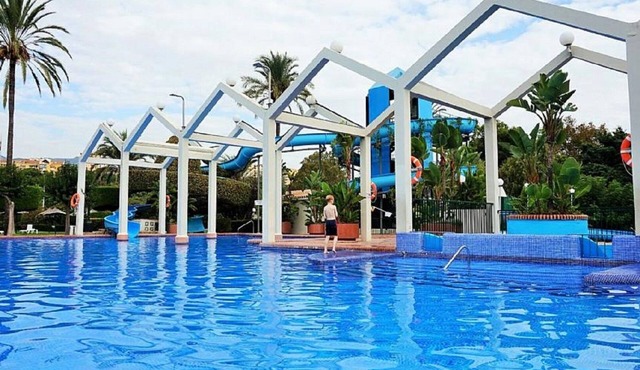 Great apartment on the beach in a complex with swimming pools