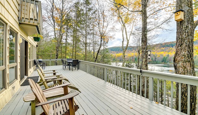 Great Barrington Lakeside Getaway w/Kayak & Grill