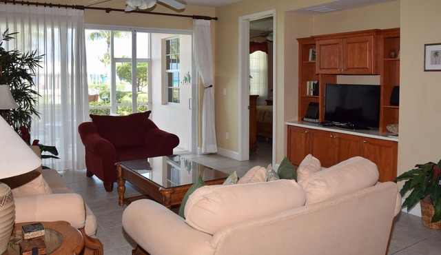 Great beachfront location - 3 Bedrooms/Ground Floor