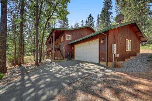Great Cabin w AC I Firepit I Fireplace King bed
