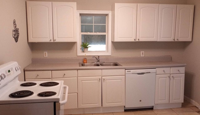 Great Davidson location! Walk to downtown, restaurants, and Davidson College