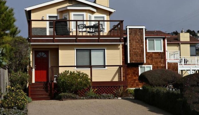 Great deck with gorgeous ocean view!