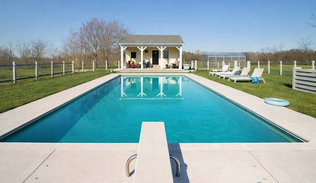 Great for group events, pool parties, and chefs looking to cook for large groups.